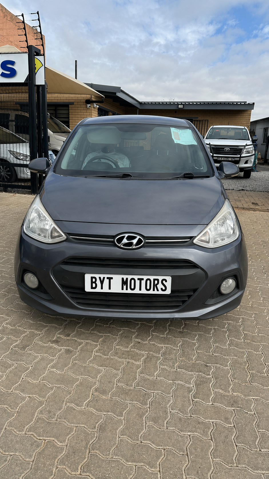 grand i10 1