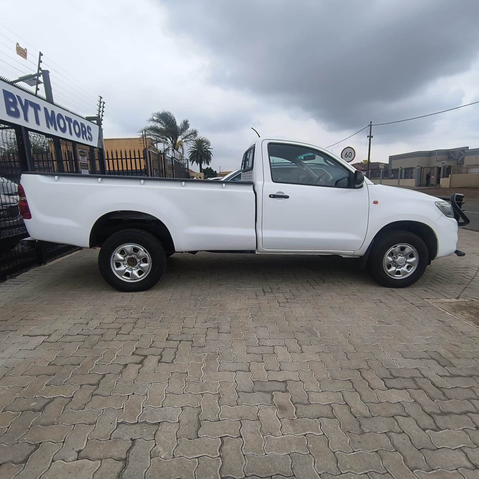 
								2015 Toyota Hilux 2.5 D4D – Long Wheel Base | Workhorse | Excellent Condition full									