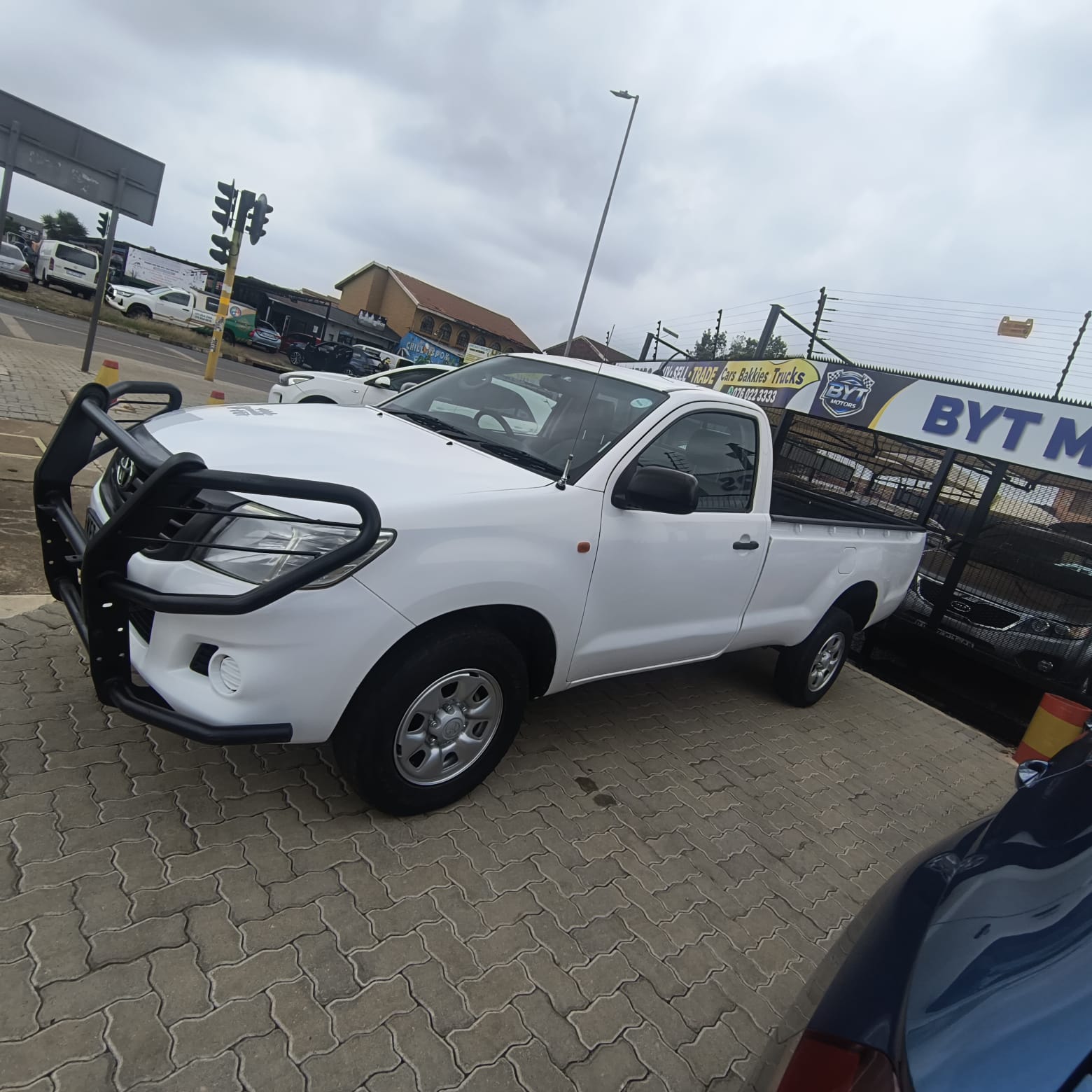 
								2015 Toyota Hilux 2.5 D4D – Long Wheel Base | Workhorse | Excellent Condition full									