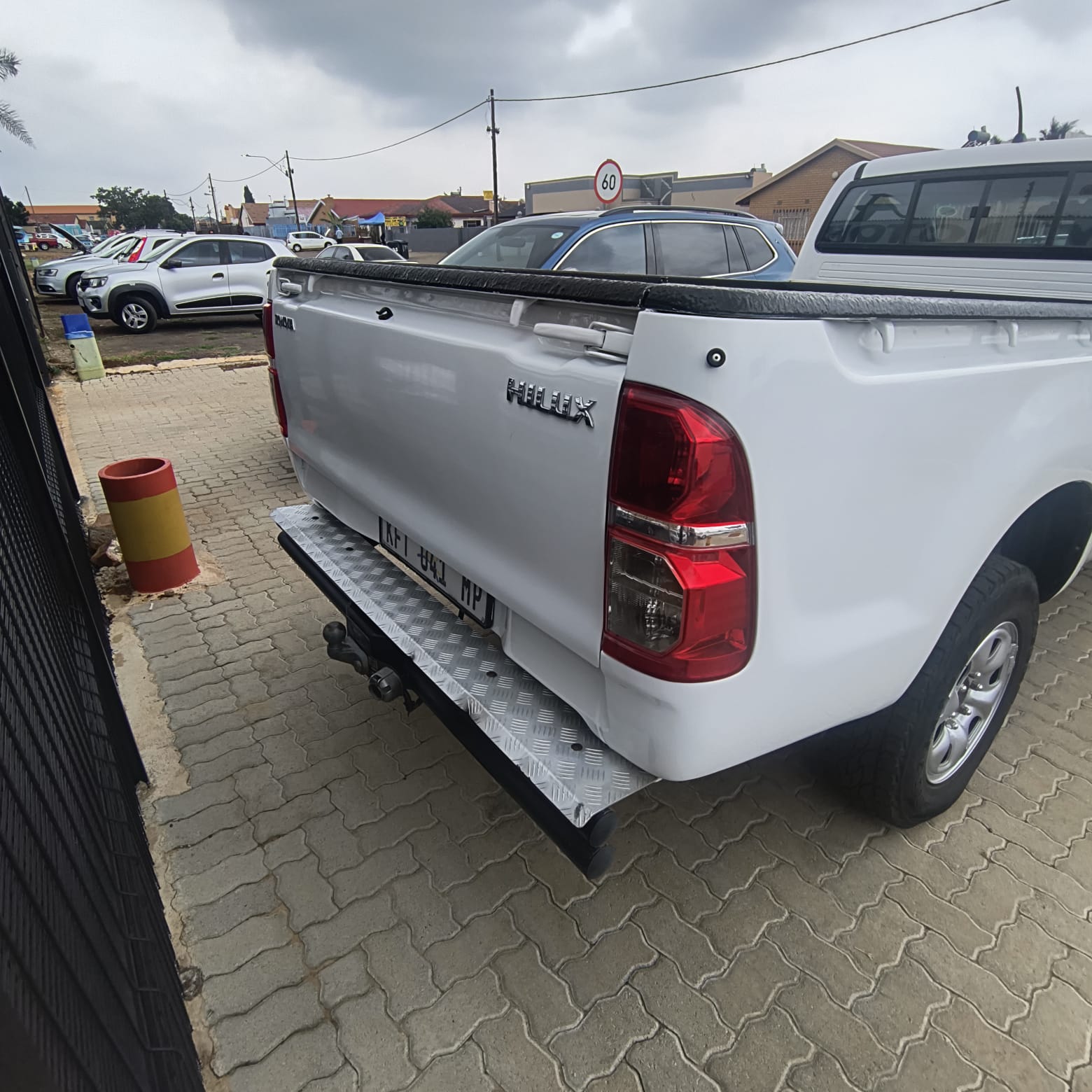 
								2015 Toyota Hilux 2.5 D4D – Long Wheel Base | Workhorse | Excellent Condition full									