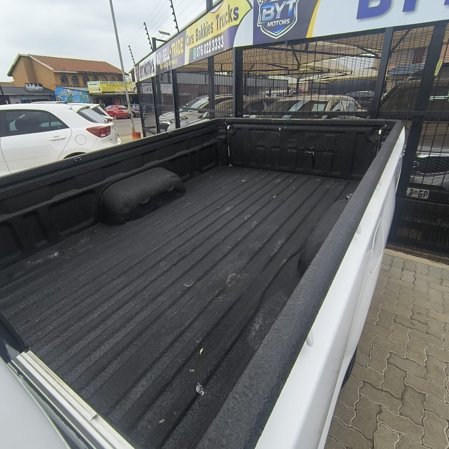 
								2015 Toyota Hilux 2.5 D4D – Long Wheel Base | Workhorse | Excellent Condition full									