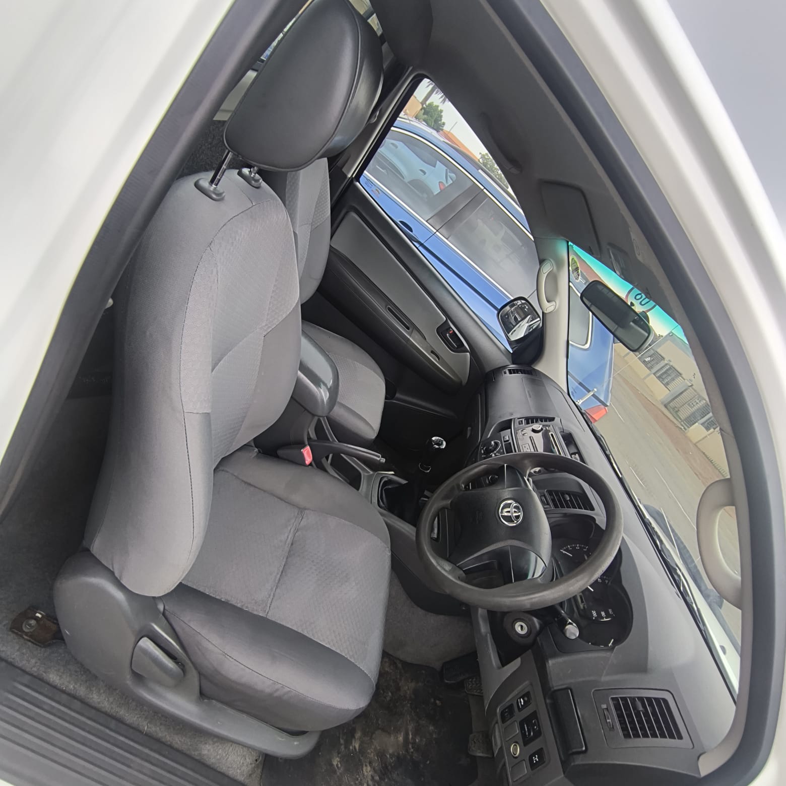 
								2015 Toyota Hilux 2.5 D4D – Long Wheel Base | Workhorse | Excellent Condition full									
