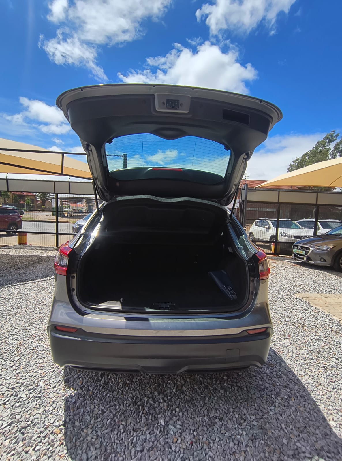 
								2020 Nissan Qashqai 1.2T | 6-Speed Manual | Full Service History full									