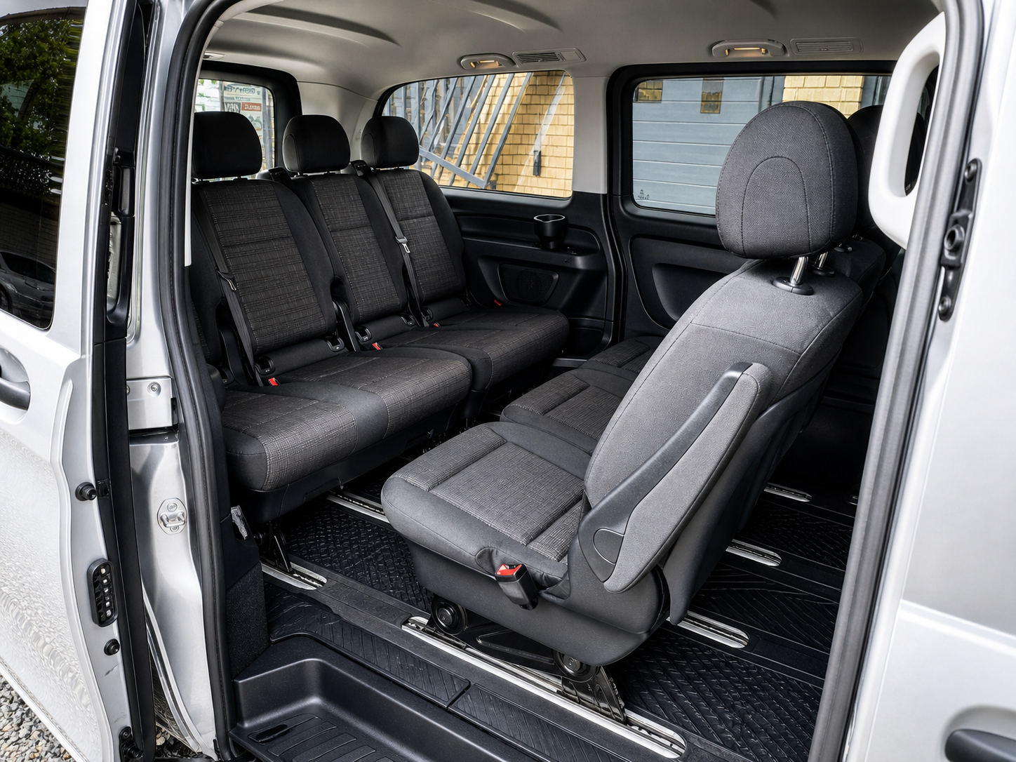 
								2017 Mercedes-Benz Vito Tourer 116 CDI For Sale in Lenasia | 8-Seater Diesel | BYT Motors full									