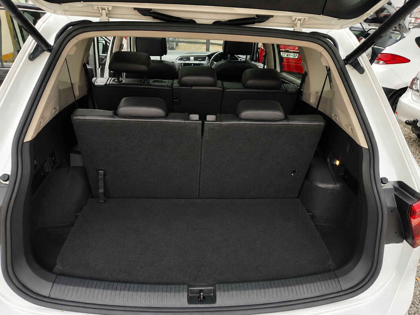 
								2018 Volkswagen Tiguan Allspace 2.0 TDI 4Motion DSG For Sale in Johannesburg | BYT Motors full									