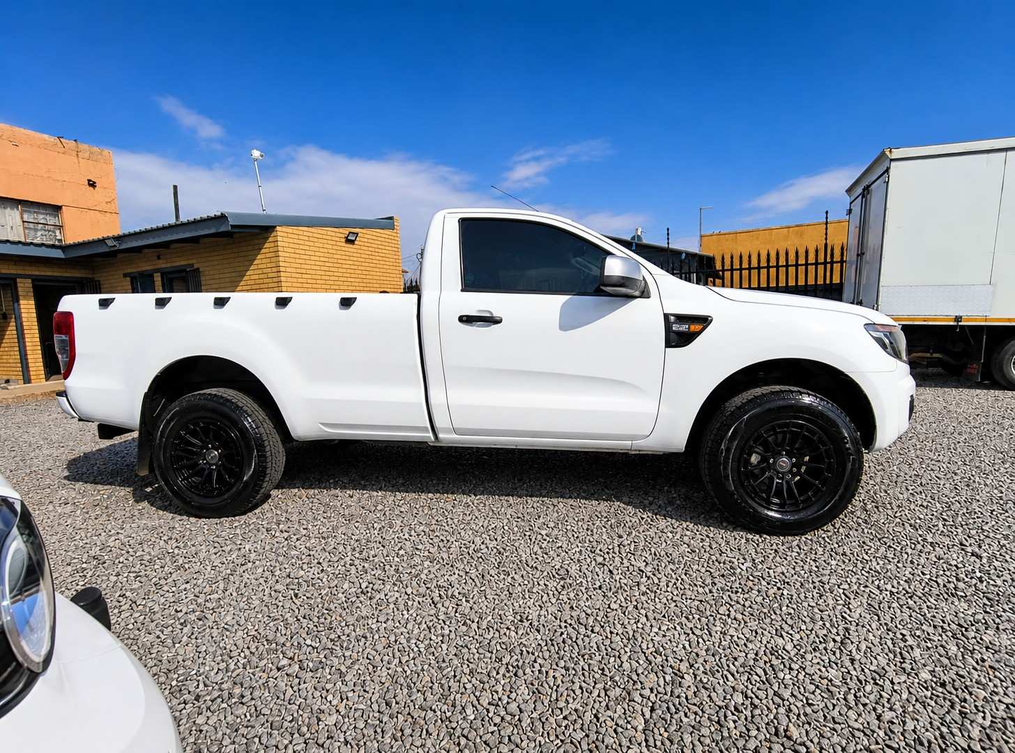 
								2015 Ford Ranger 2.2 TDCi XL Single Cab 4×4 Manual for sale at BYT Motors Lenasia. 218,124km, aircon, 4×4 selector, alloy wheels, durable load bin and well-maintained condition. Finance available. full									