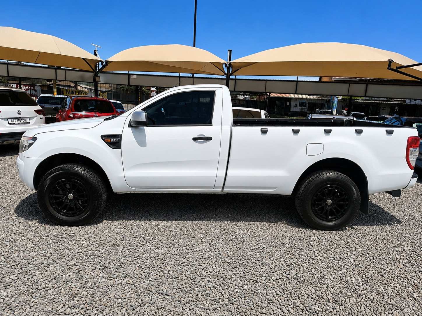 
								2015 Ford Ranger 2.2 TDCi XL Single Cab 4×4 Manual for sale at BYT Motors Lenasia. 218,124km, aircon, 4×4 selector, alloy wheels, durable load bin and well-maintained condition. Finance available. full									