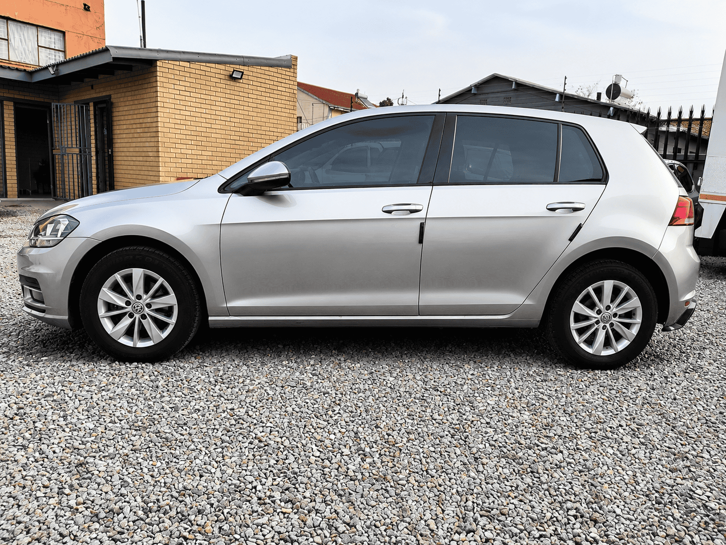 
								2017 Volkswagen Golf 7 1.0 TSI Hatchback For Sale in Lenasia | BYT Motors full									