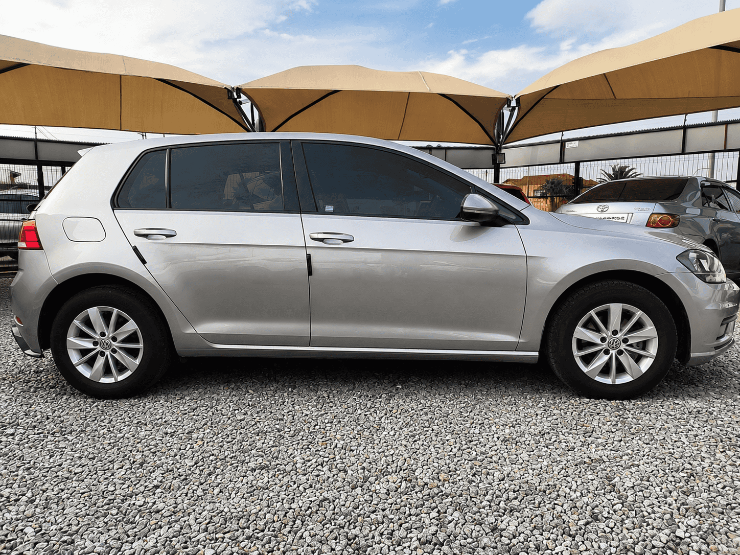 
								2017 Volkswagen Golf 7 1.0 TSI Hatchback For Sale in Lenasia | BYT Motors full									