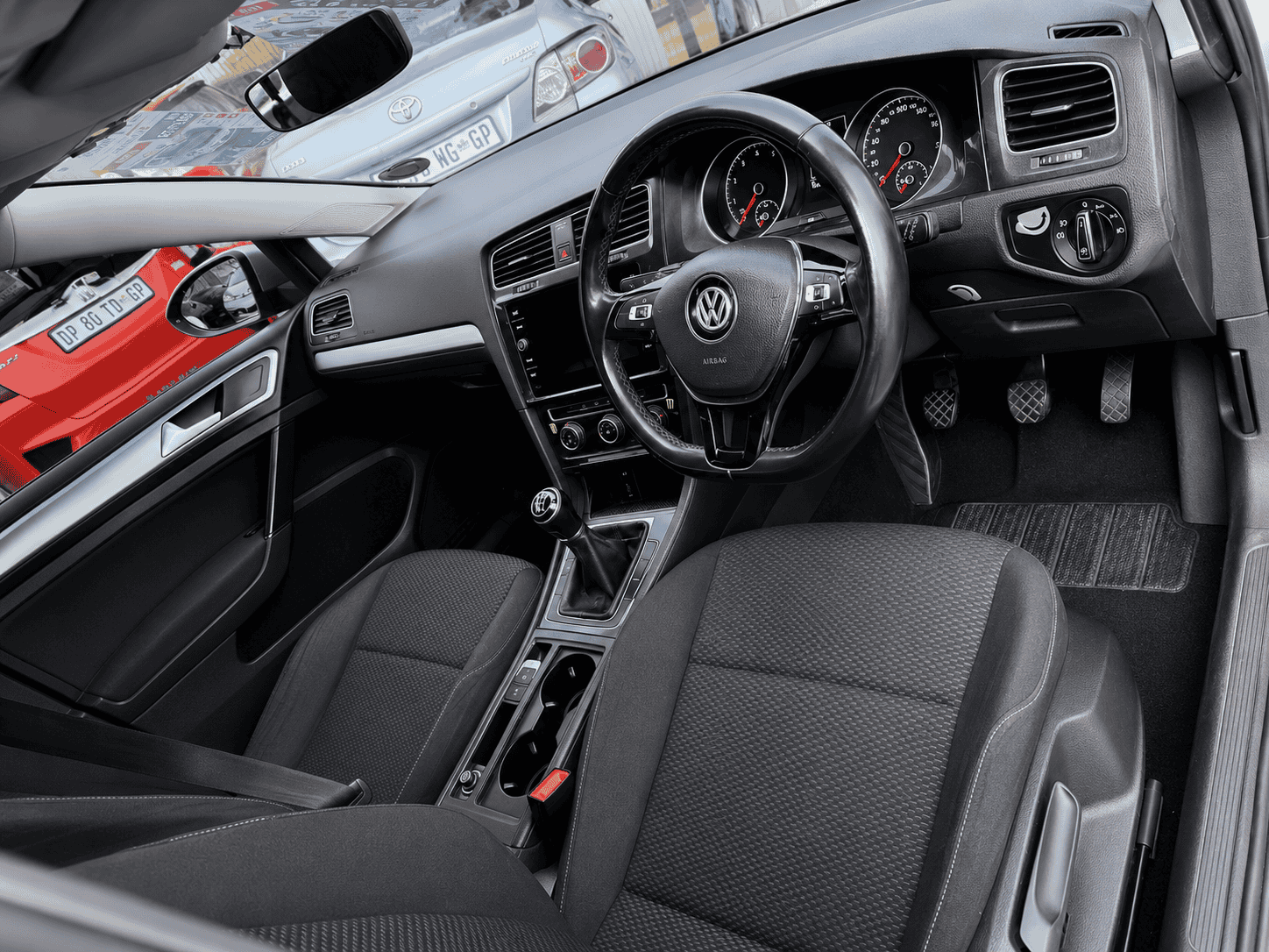 
								2017 Volkswagen Golf 7 1.0 TSI Hatchback For Sale in Lenasia | BYT Motors full									