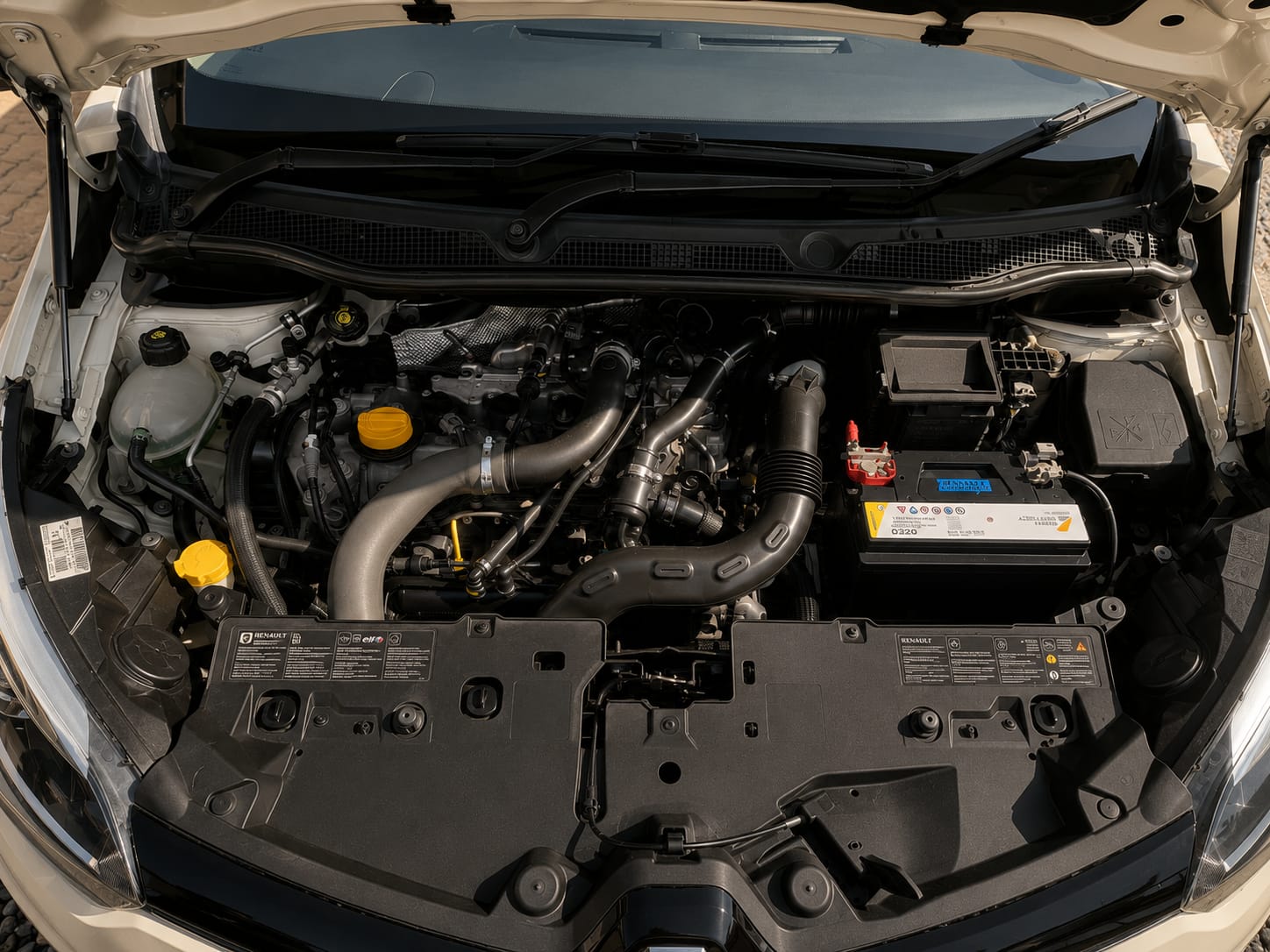 
								2015 Renault Captur 1.2 Turbo Automatic For Sale in Lenasia Johannesburg | BYT Motors full									