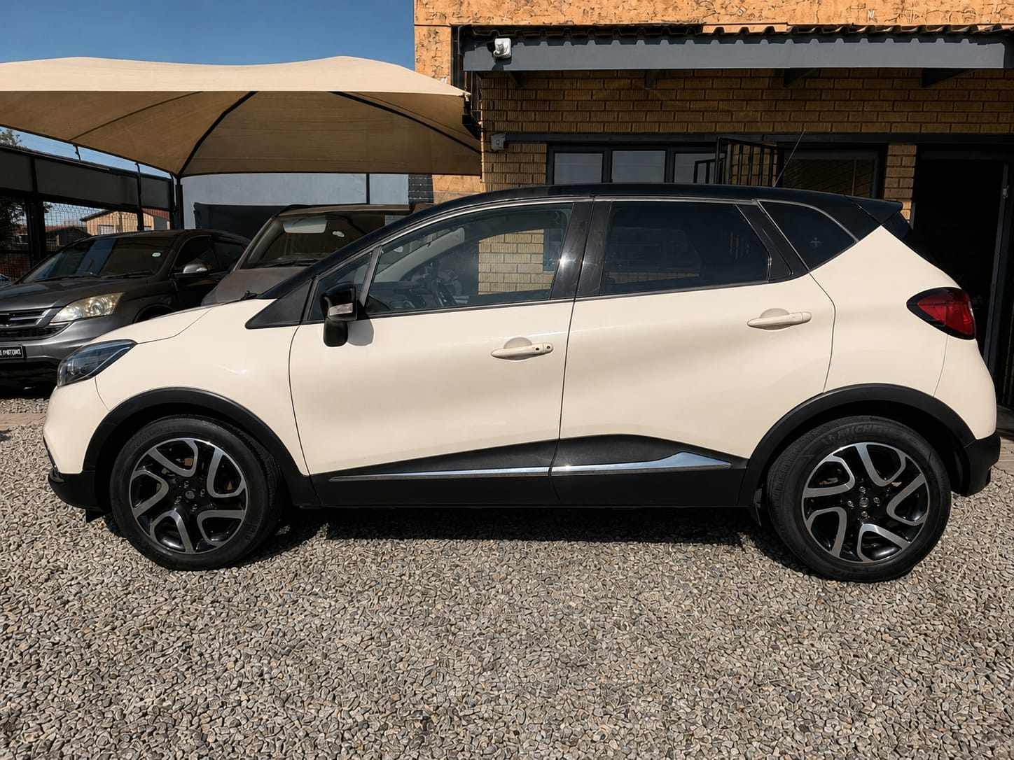 
								2015 Renault Captur 1.2 Turbo Automatic For Sale in Lenasia Johannesburg | BYT Motors full									