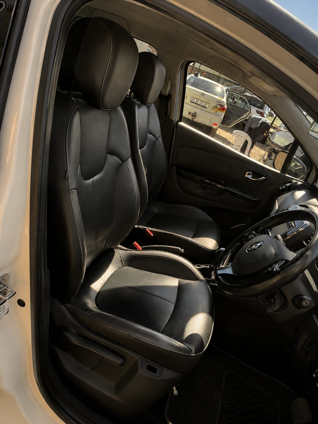 
								2015 Renault Captur 1.2 Turbo Automatic For Sale in Lenasia Johannesburg | BYT Motors full									
