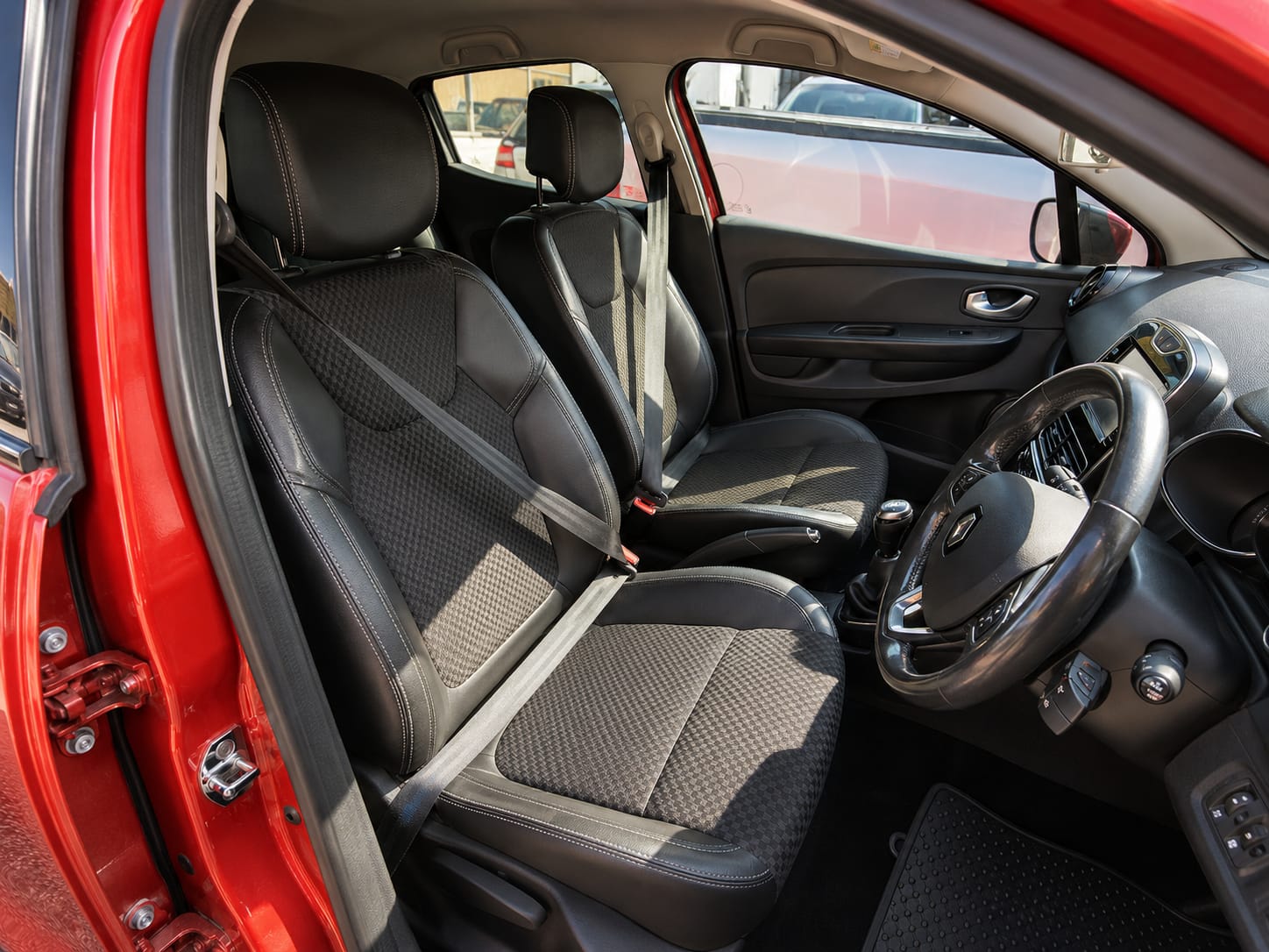 
								# 2018 Renault Clio 900T Dynamique for Sale in Johannesburg | Used Cars Lenasia full									